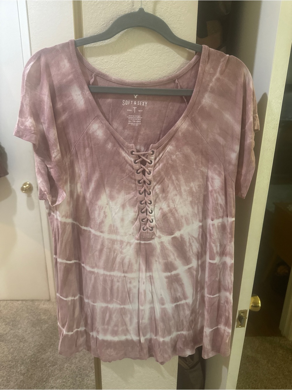 American Eagle Outfitters Mauve Tie-Dye Lace-Up V-Neck Tee